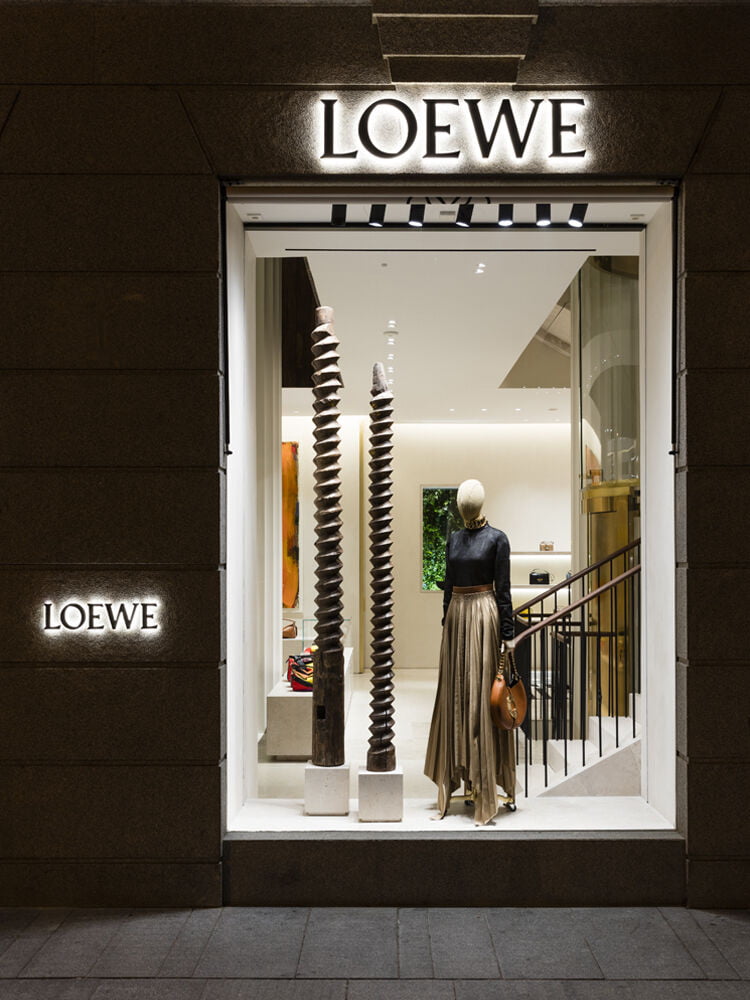 Loewe - Hãng thời trang đẳng cấp và sáng tạo 3